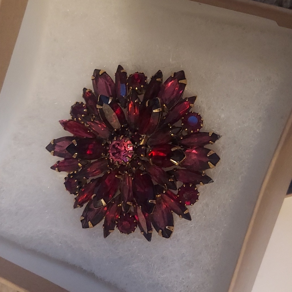 Gorgeous swarvoski crystal brooch, Excellent condition, Alex & Ani  2004.